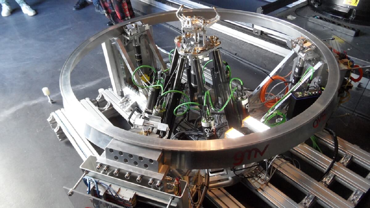 El sistema MICE/CAT pretende atrapar un satélite en desuso, arrastrarlo, impulsarlo hacia la Tierra y provocar que arda por completo al penetrar en las capas altas de la atmósfera - PHOTO/ESA-David Ducros