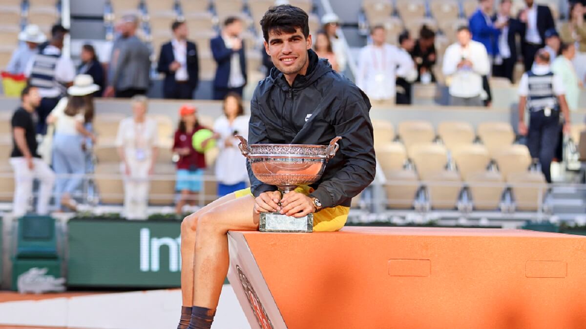 Carlos Alcaraz juega durante la final de Roland Garros 2024 en París, Francia, el 09 de junio de 2024 – PHOTO/Olimpik/NurPhoto/NurPhoto via AFP