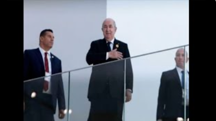 Mohamed Bouakkaz junto al presidente Abdelmadjid Tebboune