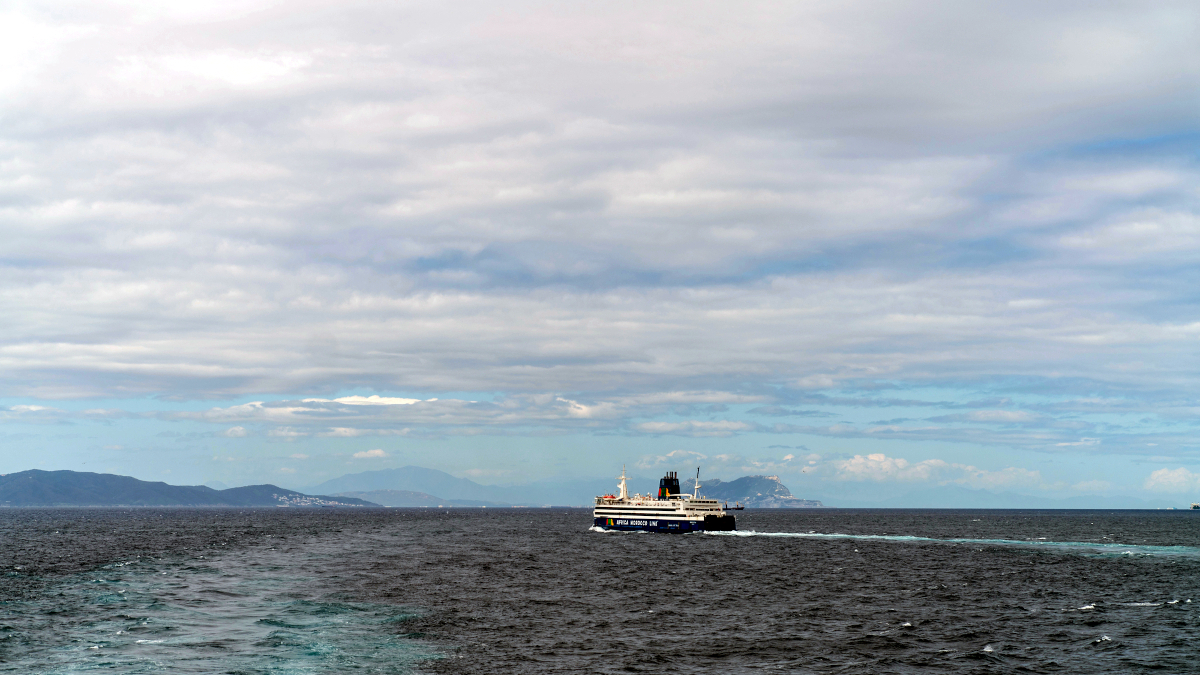 Ferry de la compañía Africa Morocco Link (AML), una de las principales navieras marroquíes, en medio del Mediterráneo dirección Marruecos - <a data-cke-saved-href="https://depositphotos.com/es/?/" href="https://depositphotos.com/es/?/">Depositphotos</a>