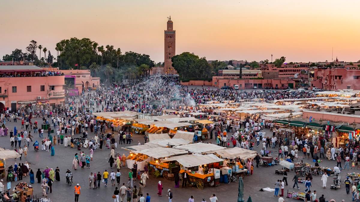 Plaza Jemaa el-Fnaa, Marrakech en Marruecos - <a data-cke-saved-href="https://depositphotos.com/es/?/" href="https://depositphotos.com/es/?/">Depositphotos</a>