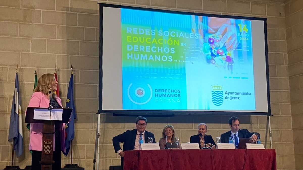 Los Claustros de Santo Domingo han acogido el acto de entrega del distintivo de las Ciudades Comprometidas con los Derechos Humanos y los Objetivos de Desarrollo Sostenible