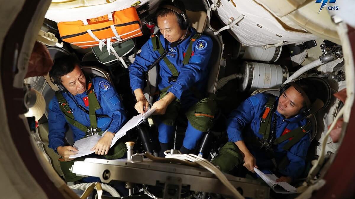 Por su experiencia de vuelo, el proceso de selección de astronautas concede prioridad a los aviadores de combate como pilotos de las cápsulas tripuladas Shenzhou - PHOTO/CMS