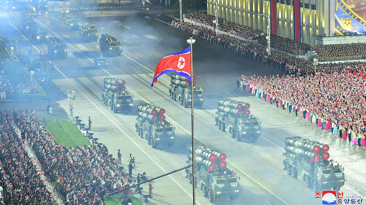 Desfile militar para conmemorar un aniversario clave de la Guerra de Corea en la plaza Kim Il Sung de Pyongyang - AFP PHOTO/KCNA VIA KNS