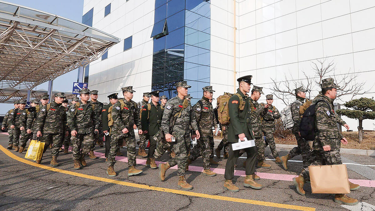 Los marines surcoreanos abandonan la terminal costera de pasajeros de Incheon el 5 de enero de 2024 - AFP/ YONHAP
