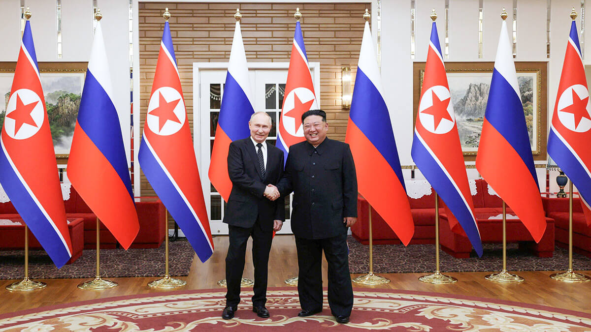 <p>El presidente de Rusia, Vladimir Putin, y el líder de Corea del Norte, Kim Jong Un, se reúnen en Pyongyang, Corea del Norte, el 19 de junio de 2024 - <strong>SPUTNIK/ GAVRIIL GRIGOROV via REUTERS</strong></p>
