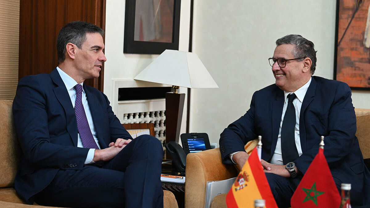 El presidente Pedro Sánchez junto con  Aziz Akhannouch, en el Palacio Real de Rabat - <strong>LA MONCLOA / BORJA PUIG DE LA BELLACASA </strong>