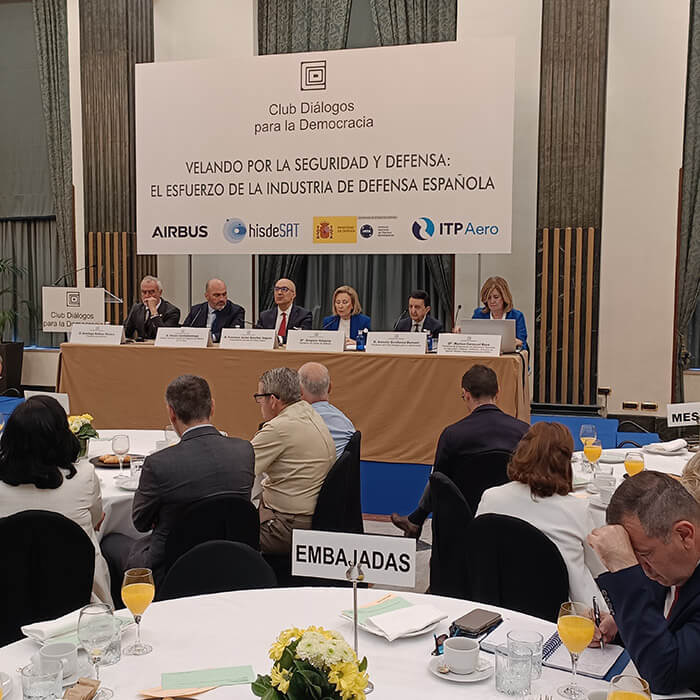 La directora de la política industrial de defensa ha recordado al consorcio TESS que tiene que entregar en tiempo los 92 Vehículos de Combate de Ruedas 8x8 Dragón comprometidos para la primera fase del programa - PHOTO/JPons
