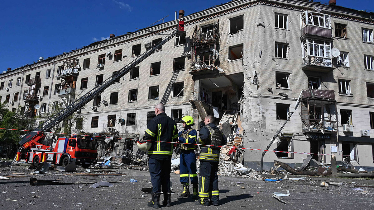 Edificio residencial destruido tras una bomba aérea en el centro de Kharkiv, el 22 de junio de 2024, en medio de la invasión rusa de Ucrania - AFP/SERGEY BOBOK