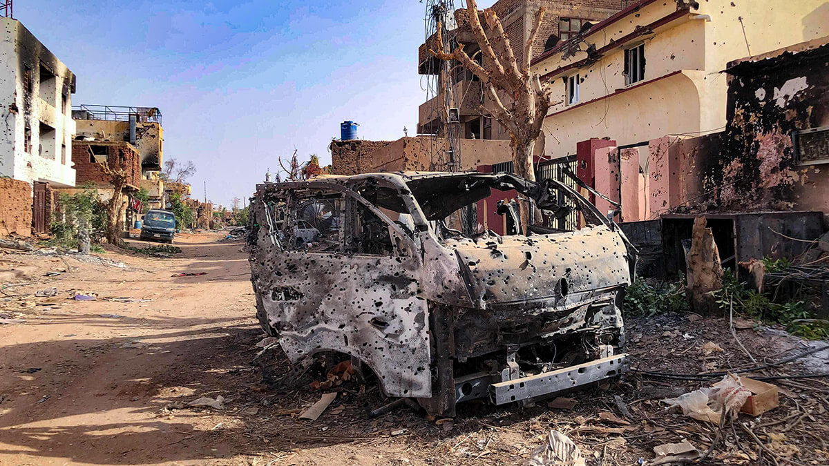 La guerra se ha prolongado durante más de un año en Sudán entre el ejército regular bajo el mando del jefe del ejército Abdel Fattah al-Burhan y las Fuerzas de Apoyo Rápido paramilitares dirigidas por su ex segundo lugar Mohamed Hamdan Daglo - PHOTO/AFP