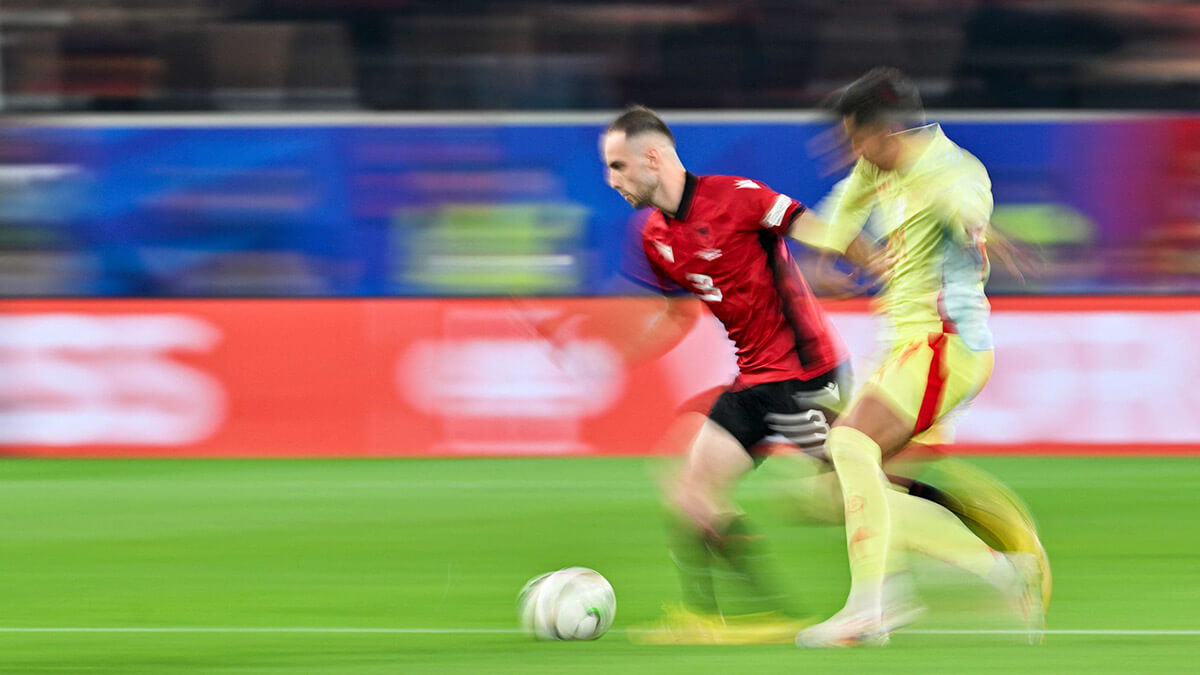 <p>El defensor de Albania Mario Mitaj (C) y el delantero de España Ferran Torres luchan por el balón durante el partido de fútbol de la UEFA Euro 2024 Grupo B entre Albania y España en el Düsseldorf Arena en Düsseldorf el 24 de junio de 2024 - AFP/INA FASSBENDER </p>
