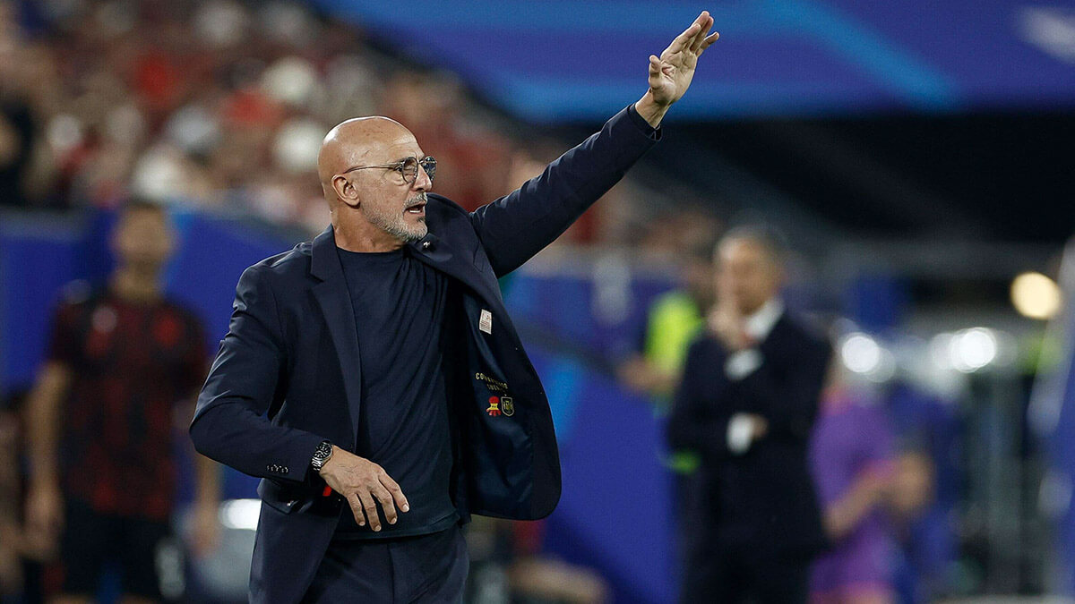 El entrenador español Luis de la Fuente - AFP/KENZO TRIBOUILLAR