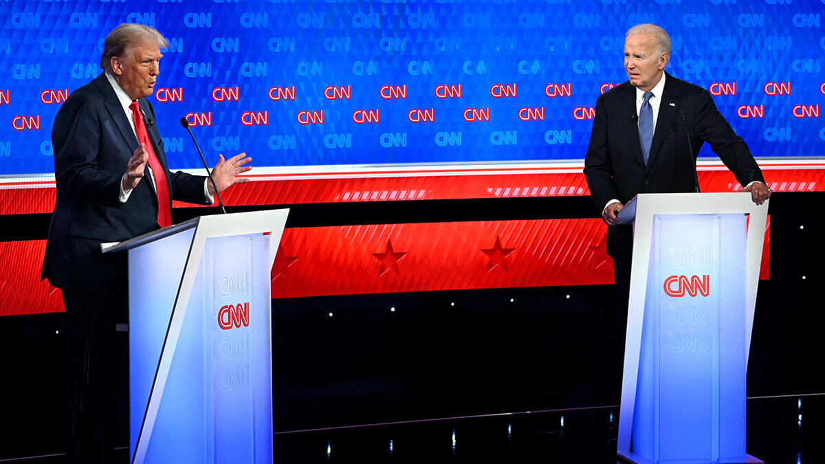 <p>El presidente estadounidense Joe Biden y el expresidente estadounidense y candidato presidencial republicano Donald Trump participan en el primer debate presidencial de las elecciones de 2024 en los estudios de CNN en Atlanta, Georgia, el 27 de junio de 2024 - AFP/ANDREW CABALLERO-REYNOLDS</p>