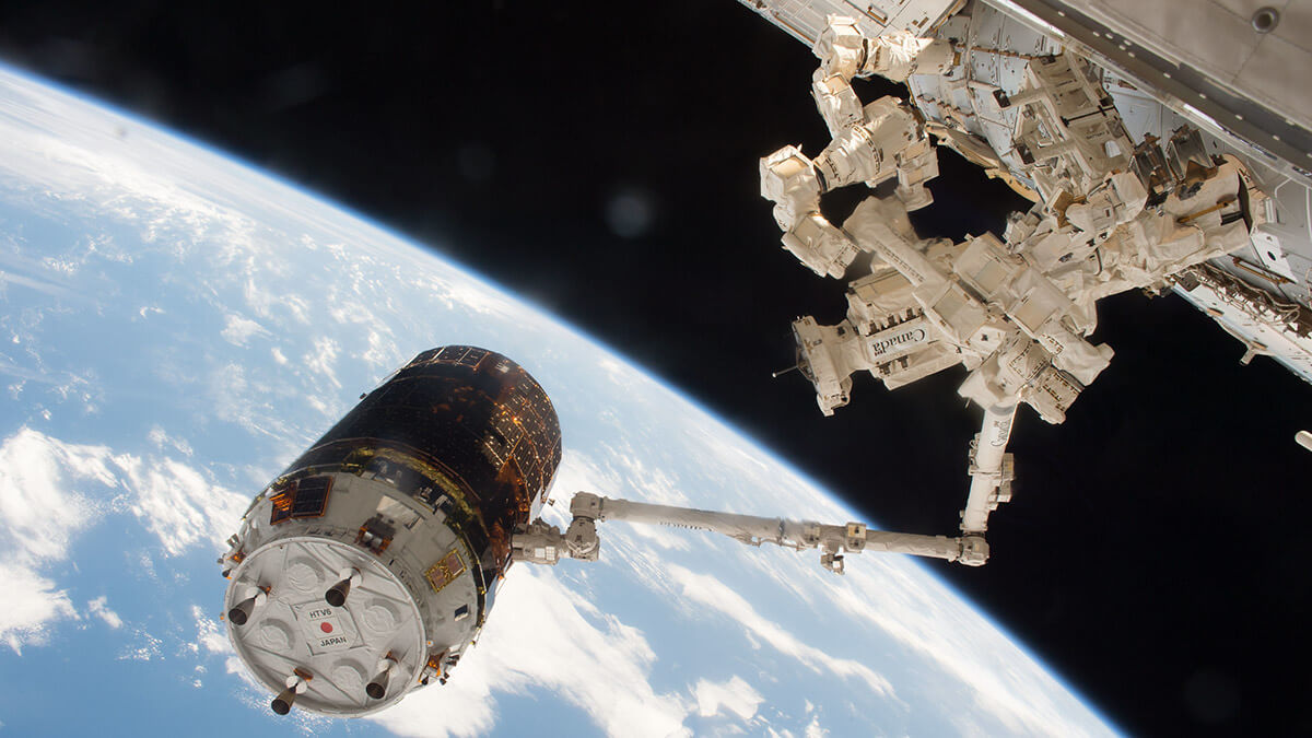 También son obra de Getafe los adaptadores de las cargas que viajan al módulo japonés Kibo de la Estación Espacial Internacional a bordo de la astronave automática de aprovisionamiento japonesa HTV - PHOTO/NASA Johnson