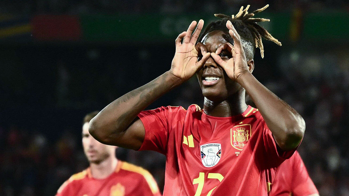 Nico Williams celebra marcar el tercer gol de su equipo durante el partido de octavos de final de la UEFA Euro 2024 entre España y Georgia en el estadio de Colonia el 30 de junio 2024 - AFP/ANGELOS TZORTZINIS