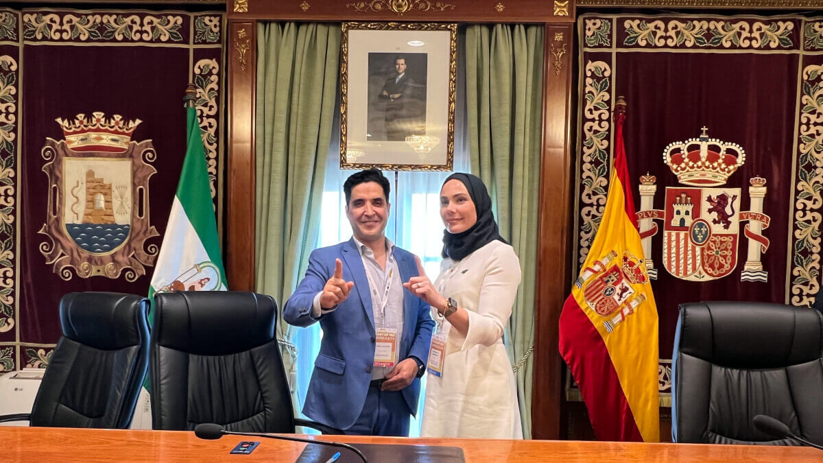Emilio Corchado, consejero delegado de Startup OLÉ, y Kira Negrón, directora general del Saudi Business Council
