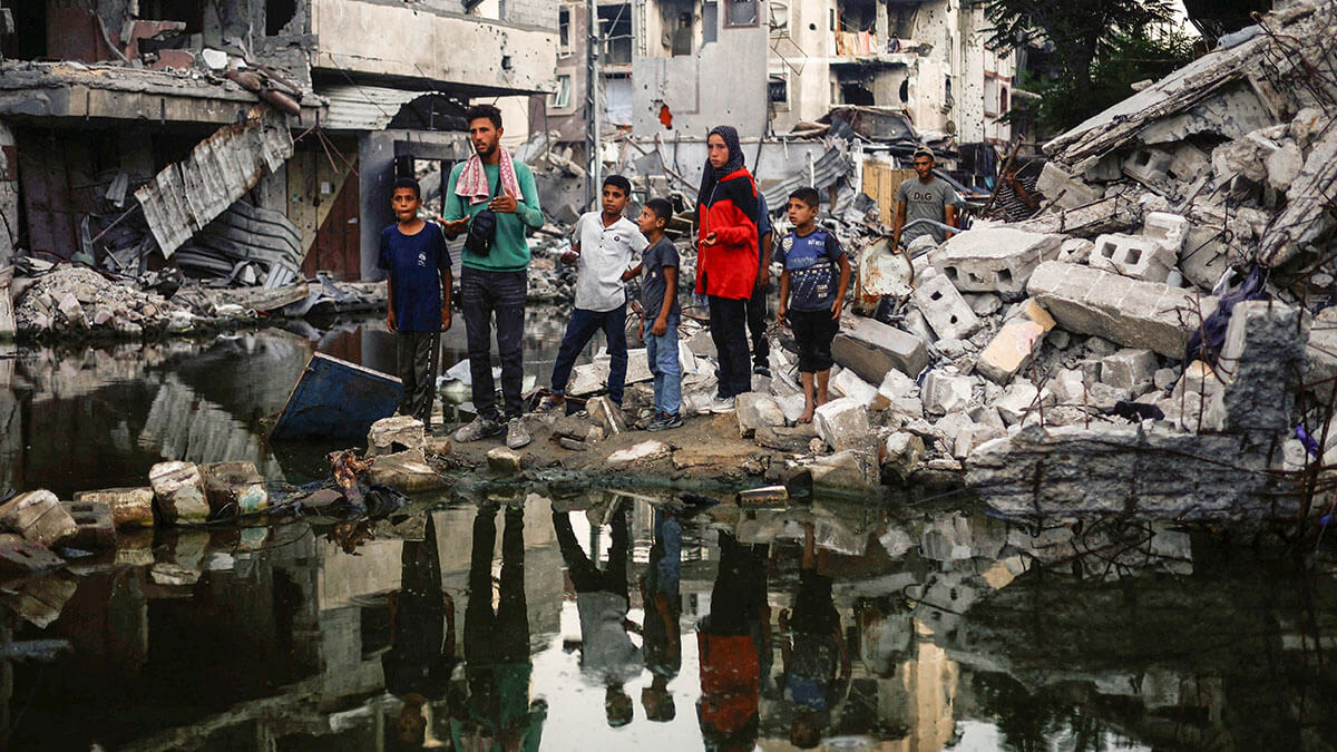 <p>Edificios destruidos en un ataque israelí, en medio del conflicto en curso entre Israel y Hamás, en Khan Younis, en el sur de la Franja de Gaza, el 30 de junio de 2024 - REUTERS/MOHAMMED SALEM </p>
