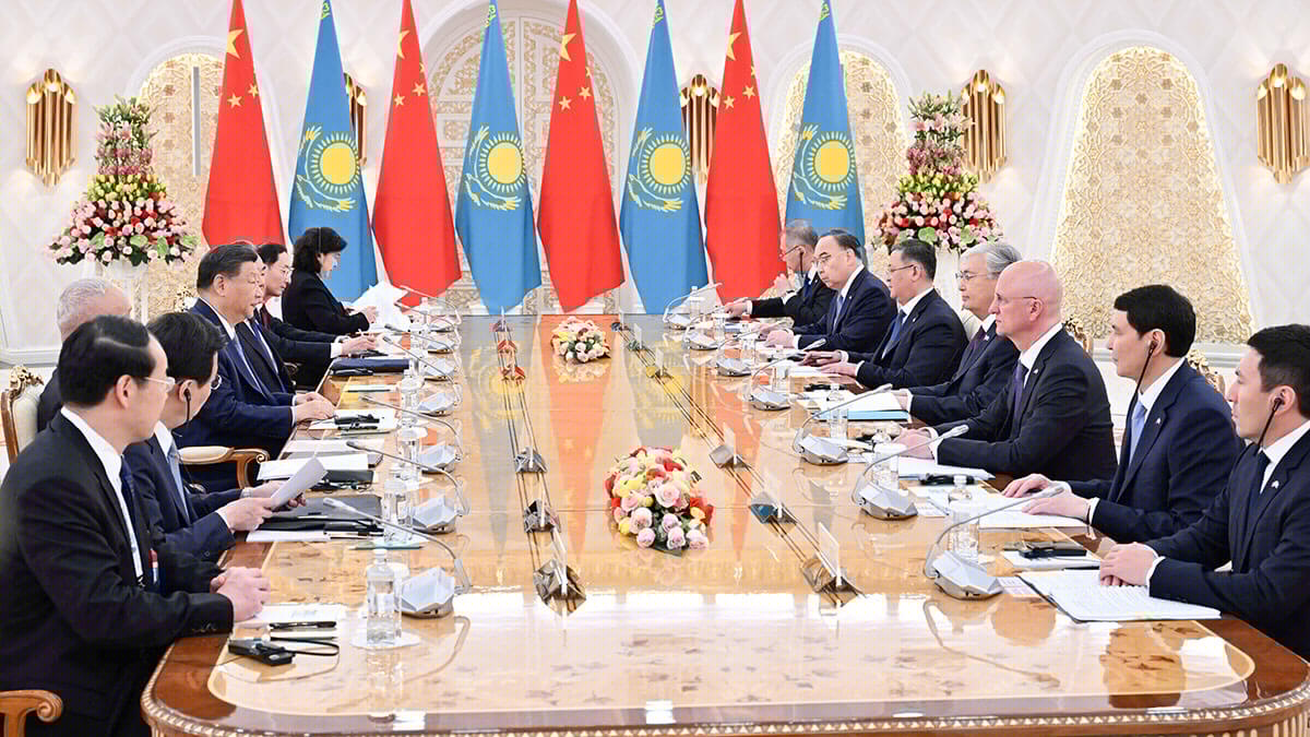 <p>Delegaciones encabezadas por el presidente de Kazajstán, Kassym-Jomart Tokayev, y el presidente de China, Xi Jinping, mantienen conversaciones en Astana, Kazajstán, el 3 de julio de 2024 - PHOTO/Servicio de Prensa del Presidente de Kazajstán via REUTERS </p>
