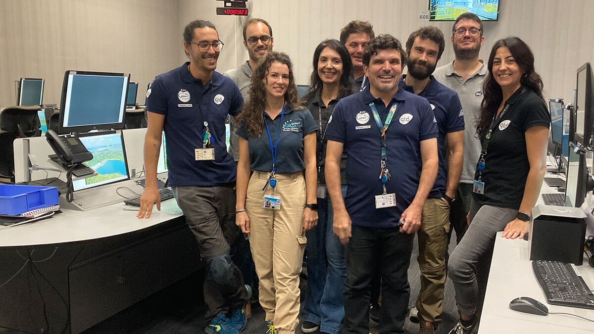 El equipo de Guayana de GTD está hora supervisando con los cinco sentidos que los parámetros de la interconexión entre los sistemas en tierra con el Ariane 6 en la rampa de despegue son correctos - PHOTO/GTD