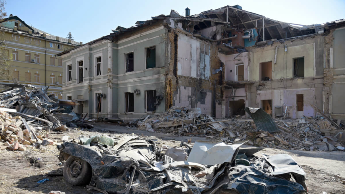 Un edificio destruido por el ataque ruso con misiles del 8 de julio aparece en las instalaciones del Hospital Infantil Nacional Especializado Ohmatdyt en Kiev, Ucrania, el 12 de julio de 2024 - PHOTO/Ukrinform/Kaniuka Ruslan/ vía AFP
