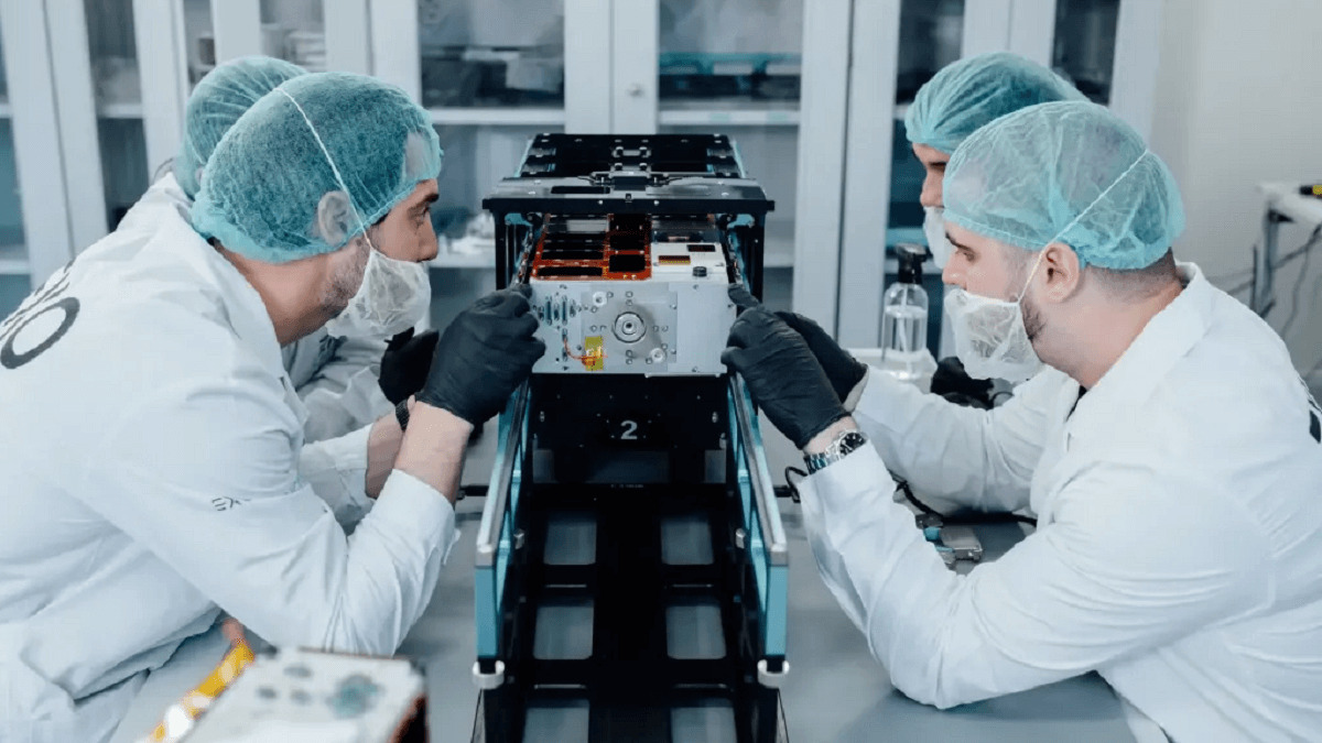 SpaceX todavía no ha informado a sus clientes sobre la duración de la suspensión de las misiones del Falcón 9, pero los directivos españoles coinciden en que será cuestión de no muchas semanas. En imagen, un satélite 5G-IoT de Sateliot - PHOTO/Sateliot 