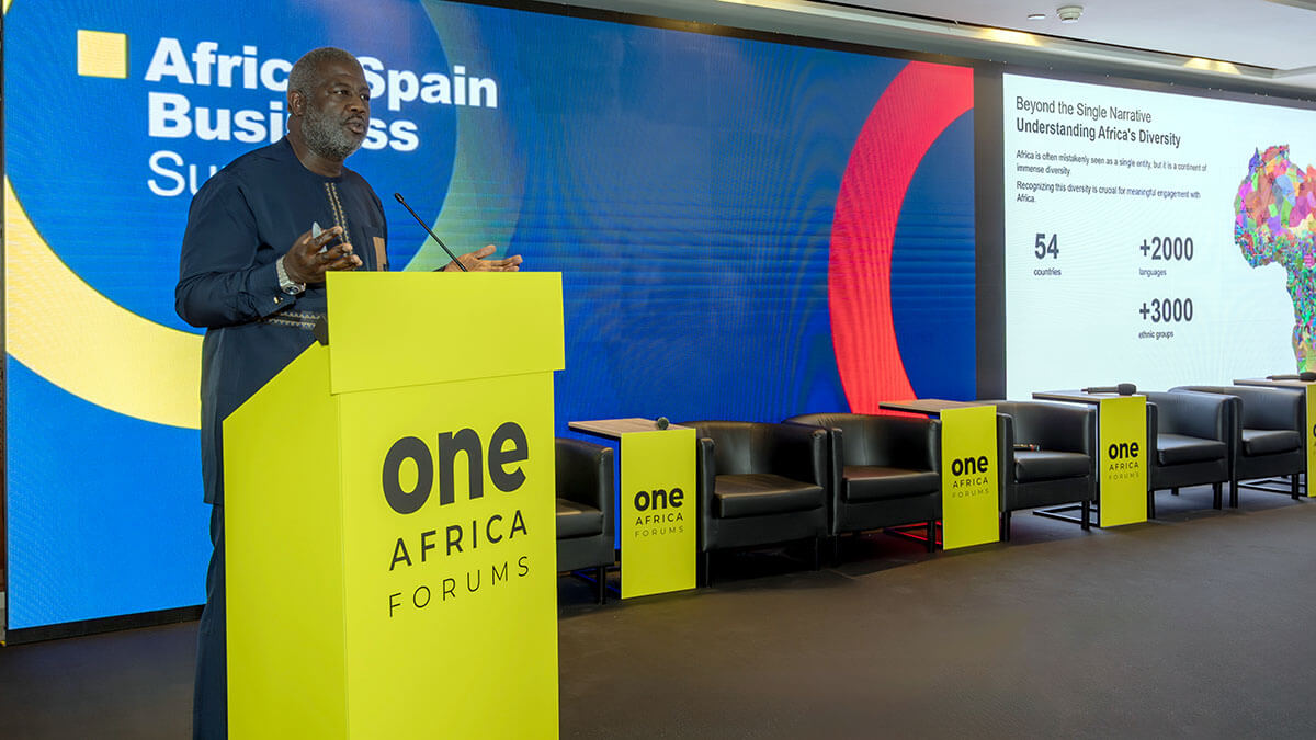 Abdou Souleye Diop, durante su intervención sobre los riesgos geopolíticos en África – PHOTO/ATALAYAR