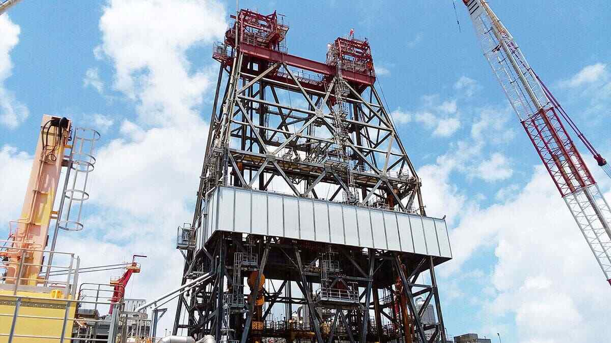 Torre de perforación en la plataforma petrolífera Thunder Horse de BP en el Golfo de México, a 150 millas de la costa de Luisiana - REUTERS/JESSICA RESNICK-AULT