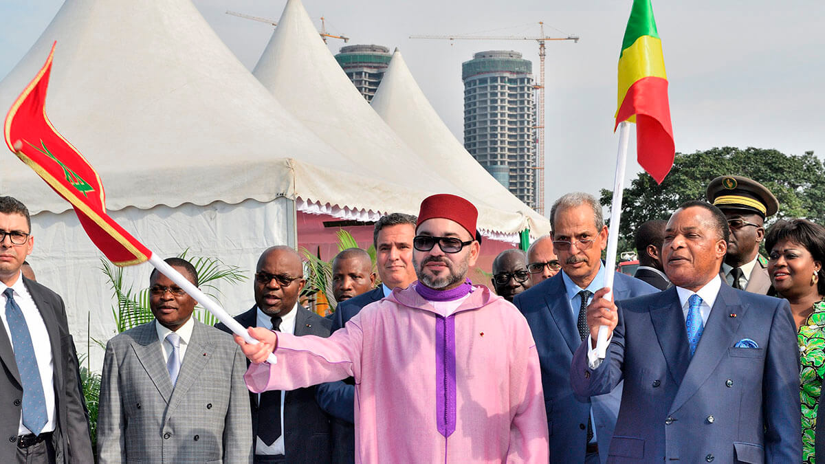 El Rey Mohammed VI y el Presidente de la República del Congo, Denis Sassou N'Guesso, lanzan, en el puerto de Yoro en Brazzaville, las obras de construcción de un punto de desembarque, un proyecto que consagra la Visión Real de una cooperación Sur-Sur basada en el intercambio de conocimientos, competencias y recursos - PHOTO/MAP
