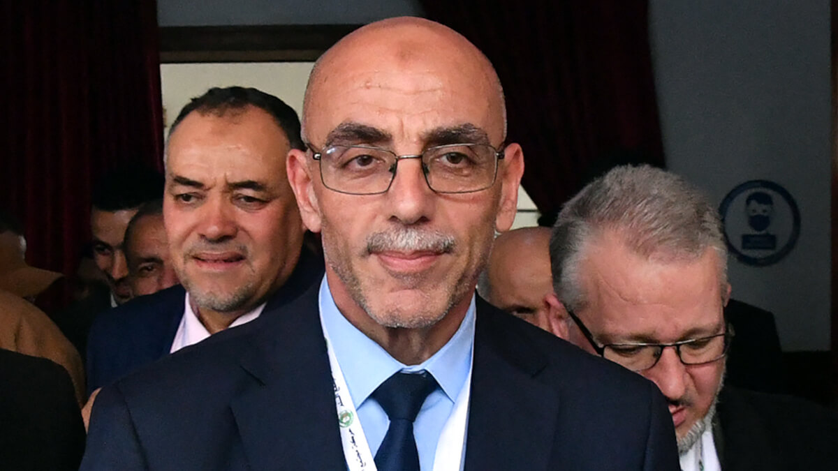 El recién elegido presidente del islamista argelino Movimiento por la Sociedad y la Paz (MSP), Abdelaali Hassani Cherif, asiste a una ceremonia en Argel el 18 de marzo de 2023 - FOTO/RYAD KRAMDI / AFP