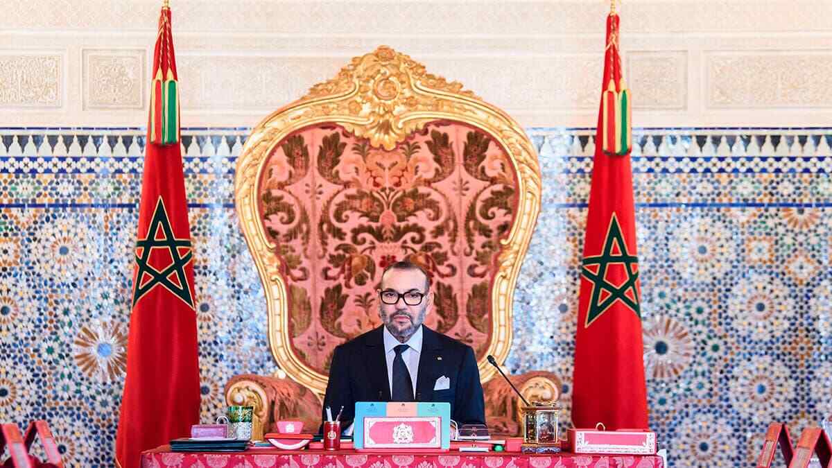 El rey Mohamed VI, preside, en el Palacio Real de Rabat, un Consejo de Ministros dedicado a examinar las orientaciones generales del proyecto de Ley de Finanzas para el año 2024 - PHOTO/MAP