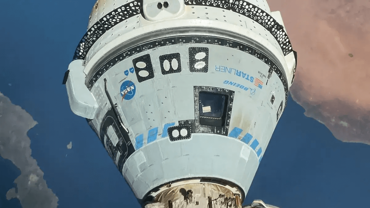 Starliner llegó a la ISS para una estancia de 8 días, pero deficiencias de seguridad apuntan a que volverá de vacío y los astronautas Butch Wilmore y Sunita Williams permanecerán ocho meses en el complejo orbital - PHOTO/NASA-Joel Kowsky