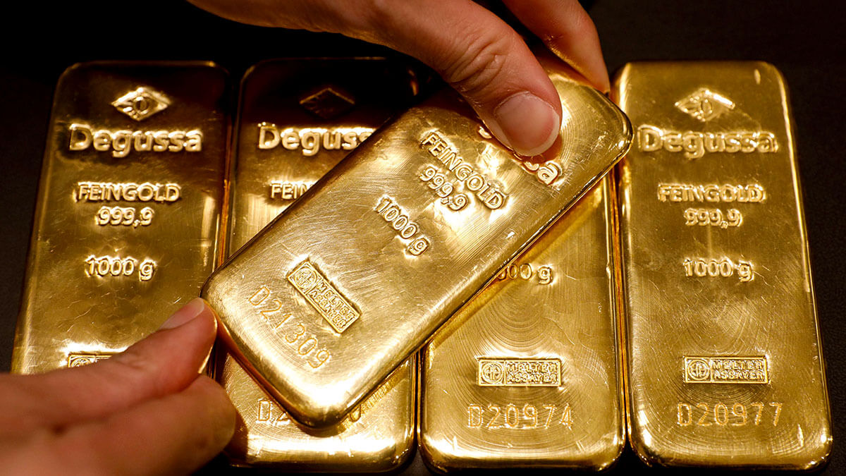 REUTERS/EDGAR SU - Lingotes de oro en la tienda Degussa en Singapur