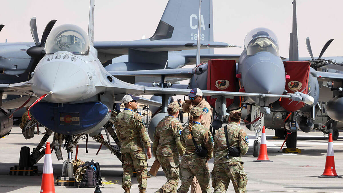 <p>Delegados militares asisten a la Exposición Mundial de Defensa 2024, al norte de la capital saudí, Riad, el 4 de febrero de 2024 - AFP/FAYEZ NURELDINE </p>
