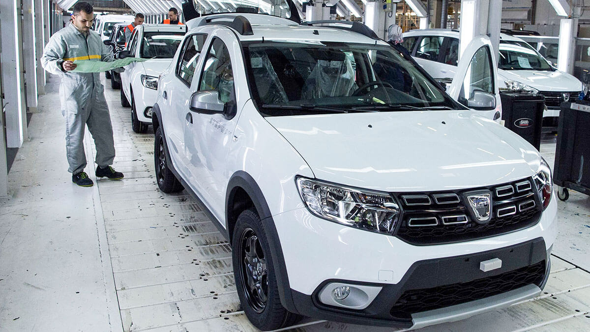 Línea de ensamblaje de automóviles en la planta de ensamblaje de automóviles Renault-Nissan Tanger - AFP/FADEL SENNA