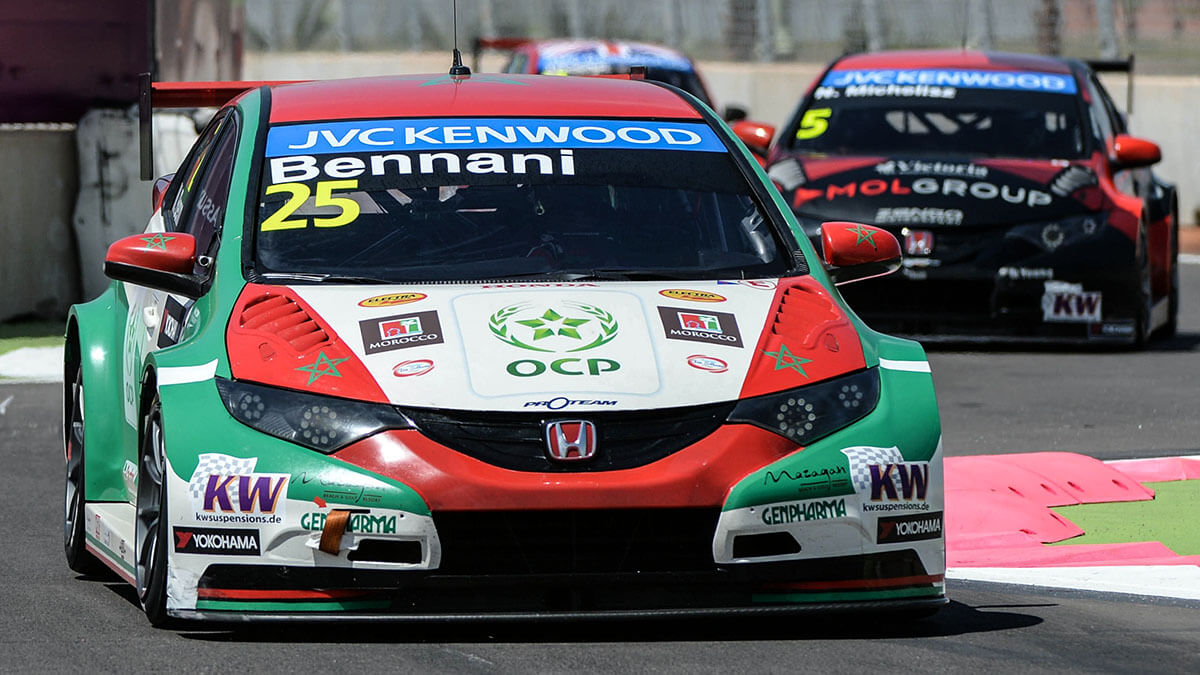 <p>El piloto marroquí Mehdi Bennani (Proteam Honda Civic) conduce su coche durante la primera ronda de clasificación del Campeonato Mundial de Turismos de la FIA (WTCC) el 12 de abril de 2014 en el circuito Moulay el-Hassan en el distrito de Agdal, al sur de Marrakech - AFP/FADEL SENNA</p>
