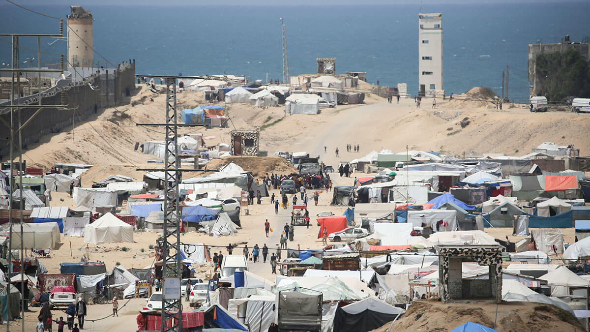 <p>Campo de desplazados en Rafah, en el sur de la Franja de Gaza, junto a la frontera con Egipto - PHOTO/AFP</p>