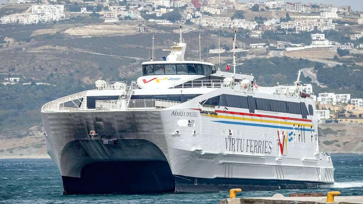 Un ferry con destino a Algeciras llega al puerto marroquí de Tánger - AFP/FADEL SENNA
