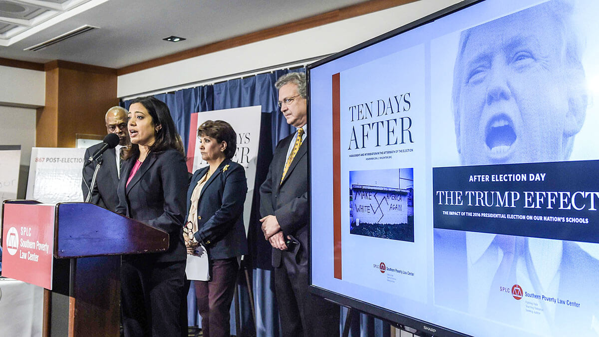 <p>Fotografía de archivo, Brenda Abdelall, con Muslim Advocates, segunda desde la izquierda, habla durante una conferencia de prensa en el National Press Club en Washington, el martes 29 de noviembre de 2016 - AP/SUSAN WALSH</p>