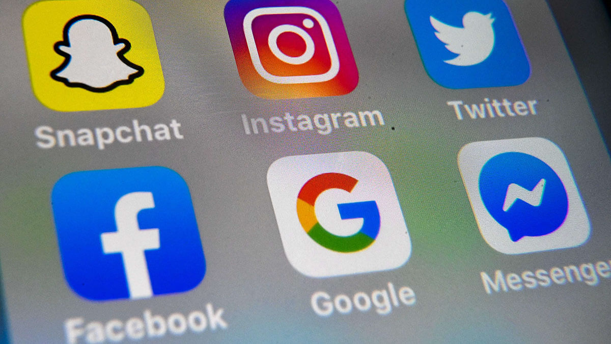 <p>Logotipos de la aplicación móvil Instagram, Snapchat, Twitter, Facebook, Google, Instagram - AFP/ DENIS CHARLET</p>