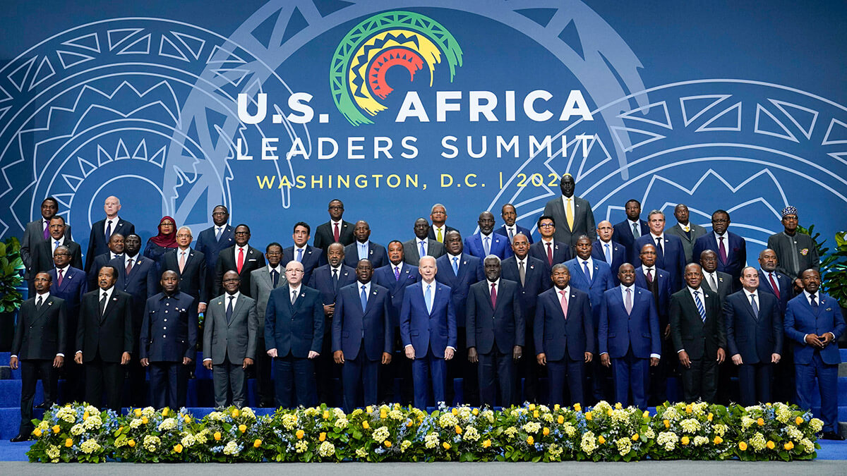 Joe Biden, y los líderes africanos posan para una foto familiar durante la Cumbre de Líderes Estados Unidos-África en Washington, el jueves 15 de diciembre de 2022 - AP/SUSAN WALSH