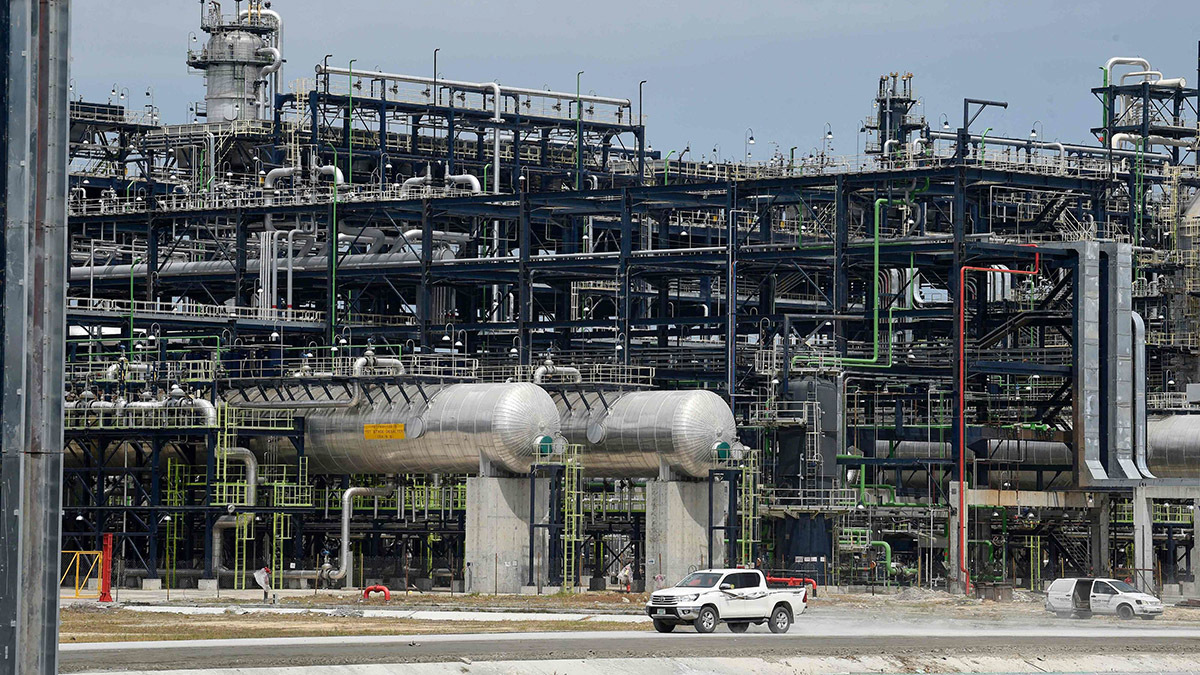 <p>Vista general de la refinería de petróleo de Dangote Petrochemicals en Lagos - AFP/ PIUS UTOMI EKPEI</p>