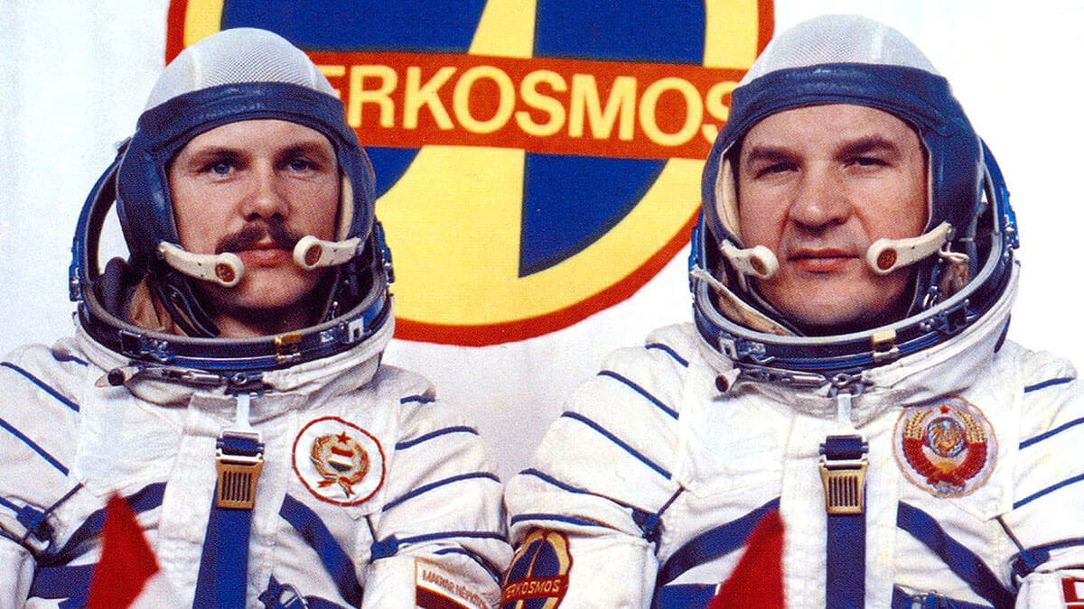 El primer cosmonauta húngaro fue Bertalan Farkas, que despegó en mayo de 1980 desde Baikonur y permaneció siete días en la estación espacial soviética Salyut 6. En imagen, junto al cosmonauta ruso Valeri Kubasov - PHOTO/Roscosmos