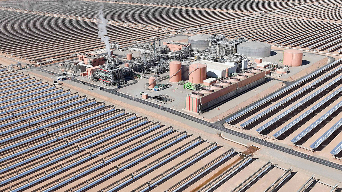 <p>Marruecos, que ya tiene grandes plantas de energía solar, ha expresado sus ambiciosos planes para convertirse en el principal actor del norte de África en el emergente sector del hidrógeno verde, el que se produce sin quemar combustibles fósiles - AFP/FADEL SENNA</p>