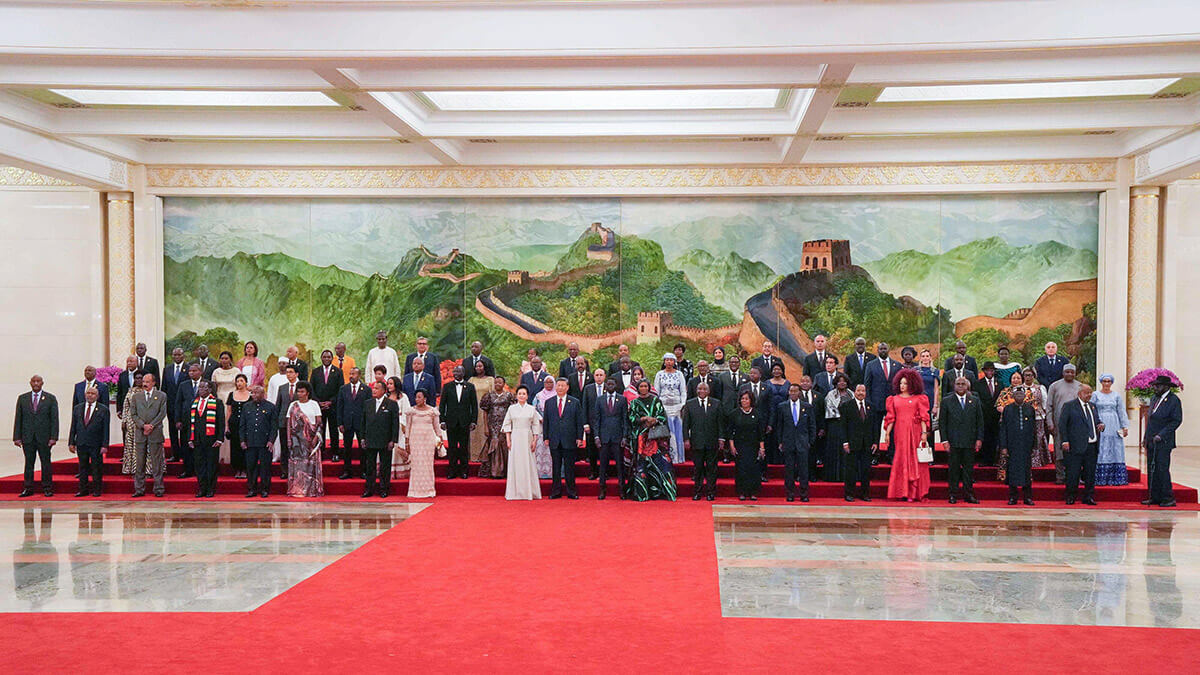 <p>El presidente de China, Xi Jinping, posa para una fotografía grupal con líderes de naciones africanas antes de una cena de recepción durante el Foro de Cooperación China-África (FOCAC) en el Gran Salón del Pueblo en Pekín el 4 de septiembre de 2024 - AFP/KEN ISHILL </p>
