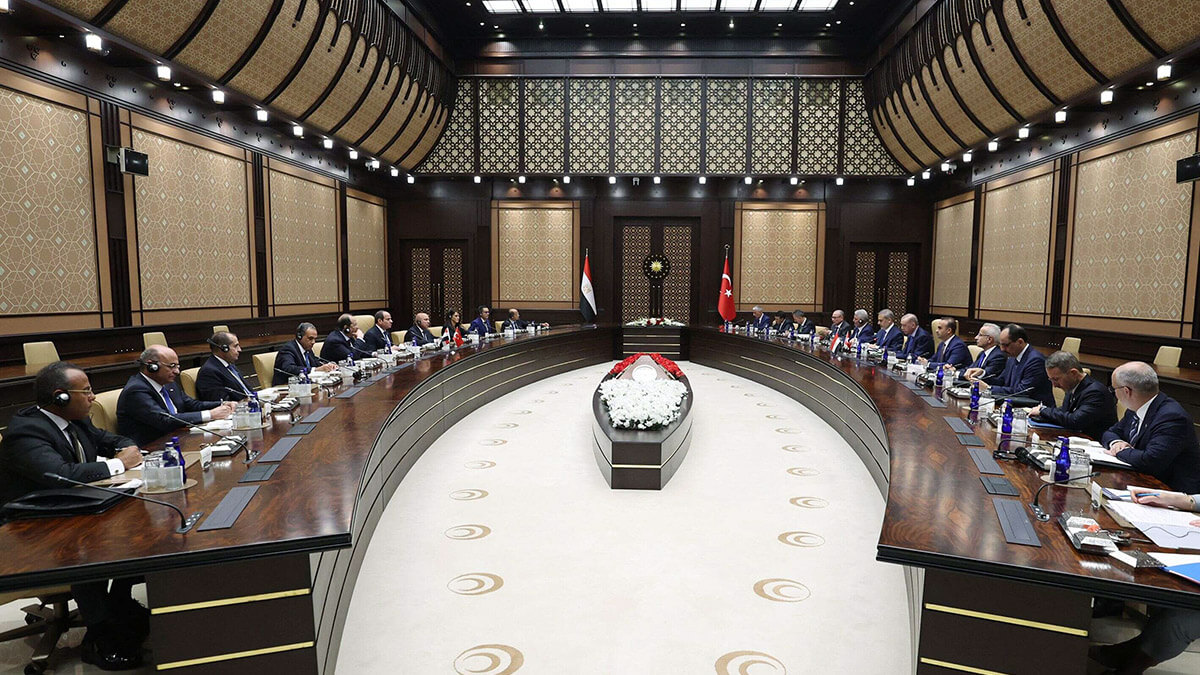 El presidente turco Recep Tayyip Erdogan reunido con el presidente egipcio Abdel Fattah al-Sisi y sus delegaciones en el Complejo Presidencial en Ankara - AFP / OFICINA DE PRENSA DE LA PRESIDENCIA TURCA