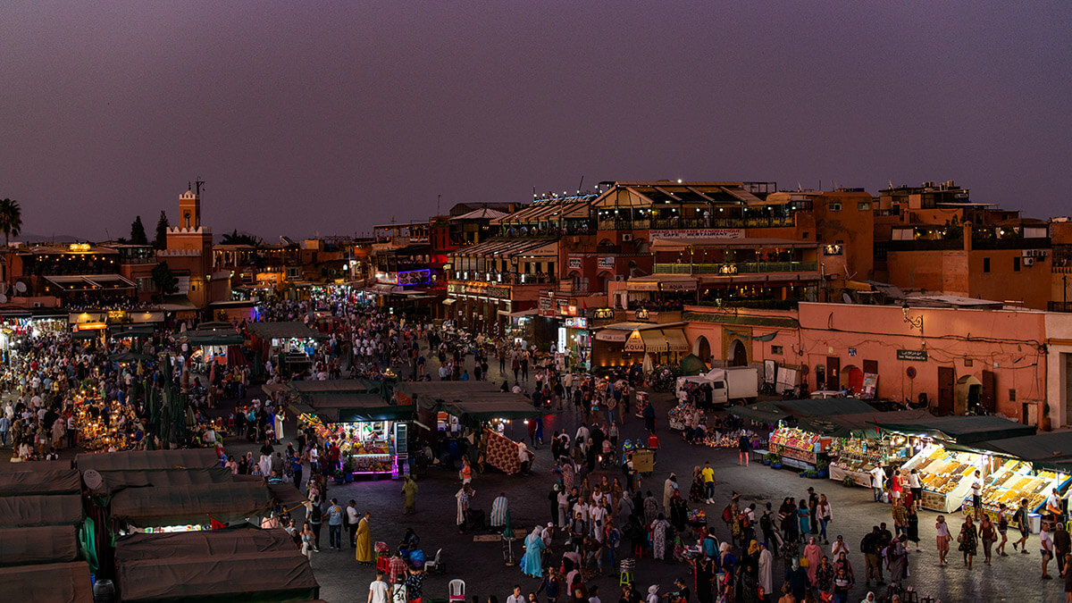 Plaza Jemaa el-Fnaa, Marrakech en Marruecos - PHOTO/<a  data-cke-saved-href="https://depositphotos.com/es/?/" href="https://depositphotos.com/es/?/">Depositphotos</a>