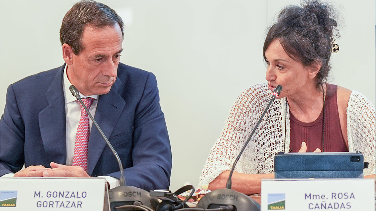 <p>Gonzalo Gortázar y Rosa Cañadas, durante su participación en el evento - PHOTO/FUNDACIÓN TANJA </p>