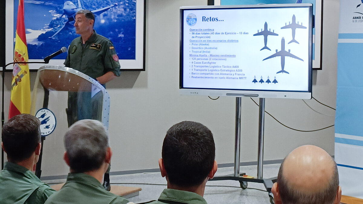 El jefe del Mando Aéreo de Combate, teniente general Francisco González-Espresati, explica que el primer objetivo de Pacific Skies 2024 ha sido mejorar la interoperabilidad y afianzar la cooperación con los países del Indo-Pacífico - PHOTO/JPons