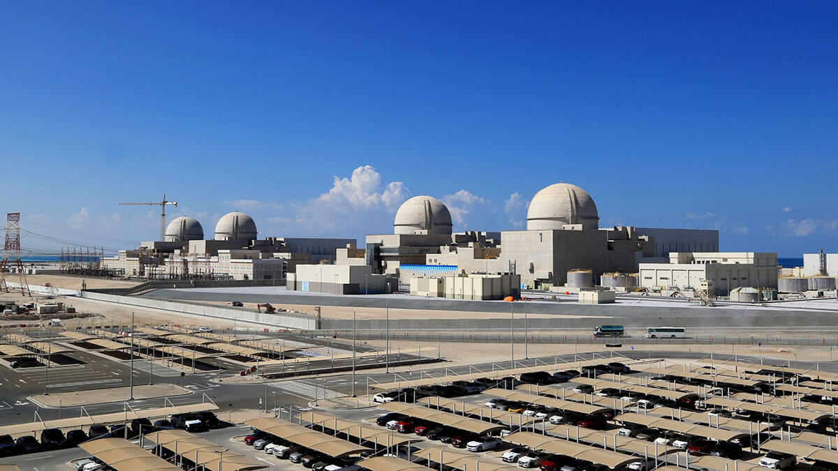 <p>Vista general de la central en la región de Gharbiya de Abu Dhabi, en la costa del Golfo, a unos 50 kilómetros al oeste de Ruwais - PHOTO/  Barakah Nuclear Power Plant</p>
