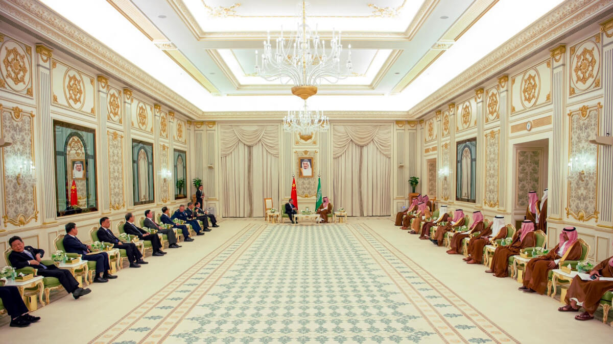 Su Alteza Real el príncipe heredero Mohamed bin Salman y el primer ministro del Consejo de Estado de la República Popular China, Su Excelencia Li Qiang, mantienen una sesión oficial de conversaciones – PHOTO/REDES SOCIALES